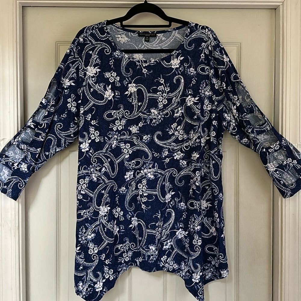 Signature Studio Women’s Top Blue White Floral Paisley Hanky Hem Size 2X